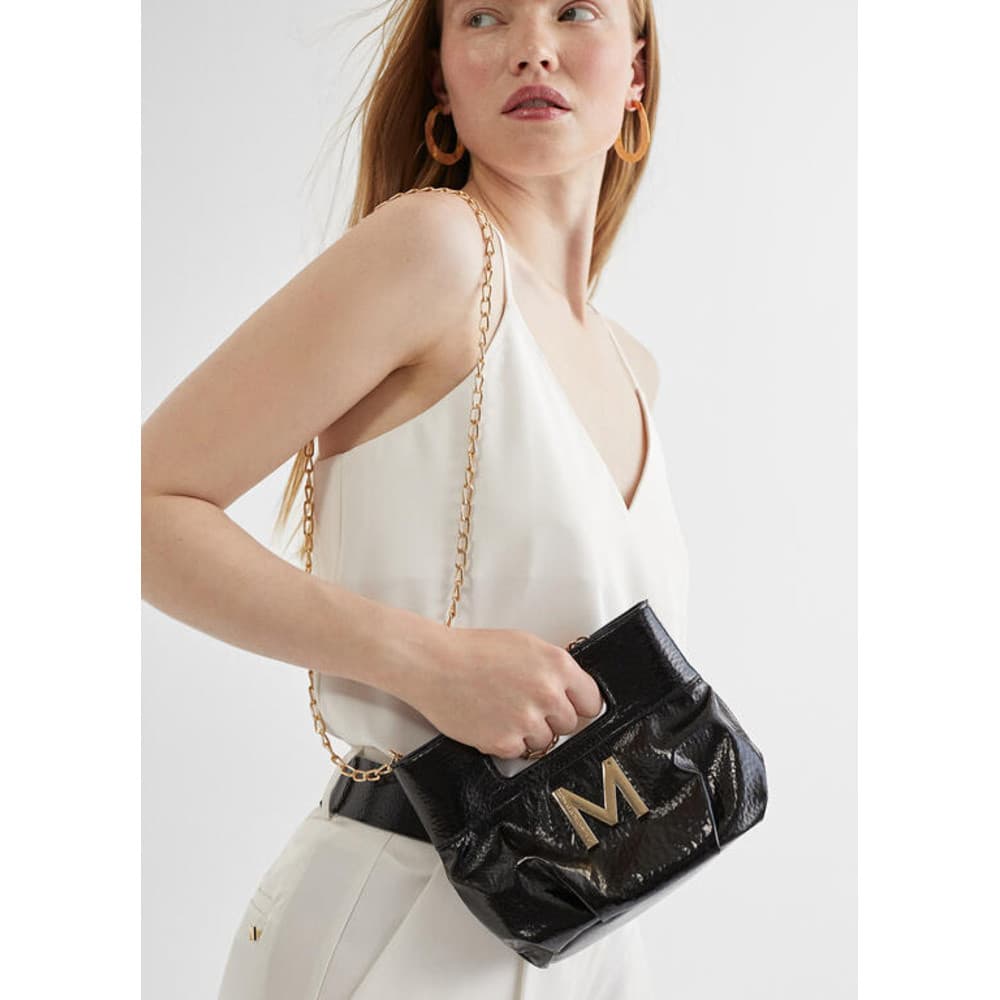 Handtas met tranjes en glanzende details Zwart KL Handtas met tranjes en glanzende details Zwart KL