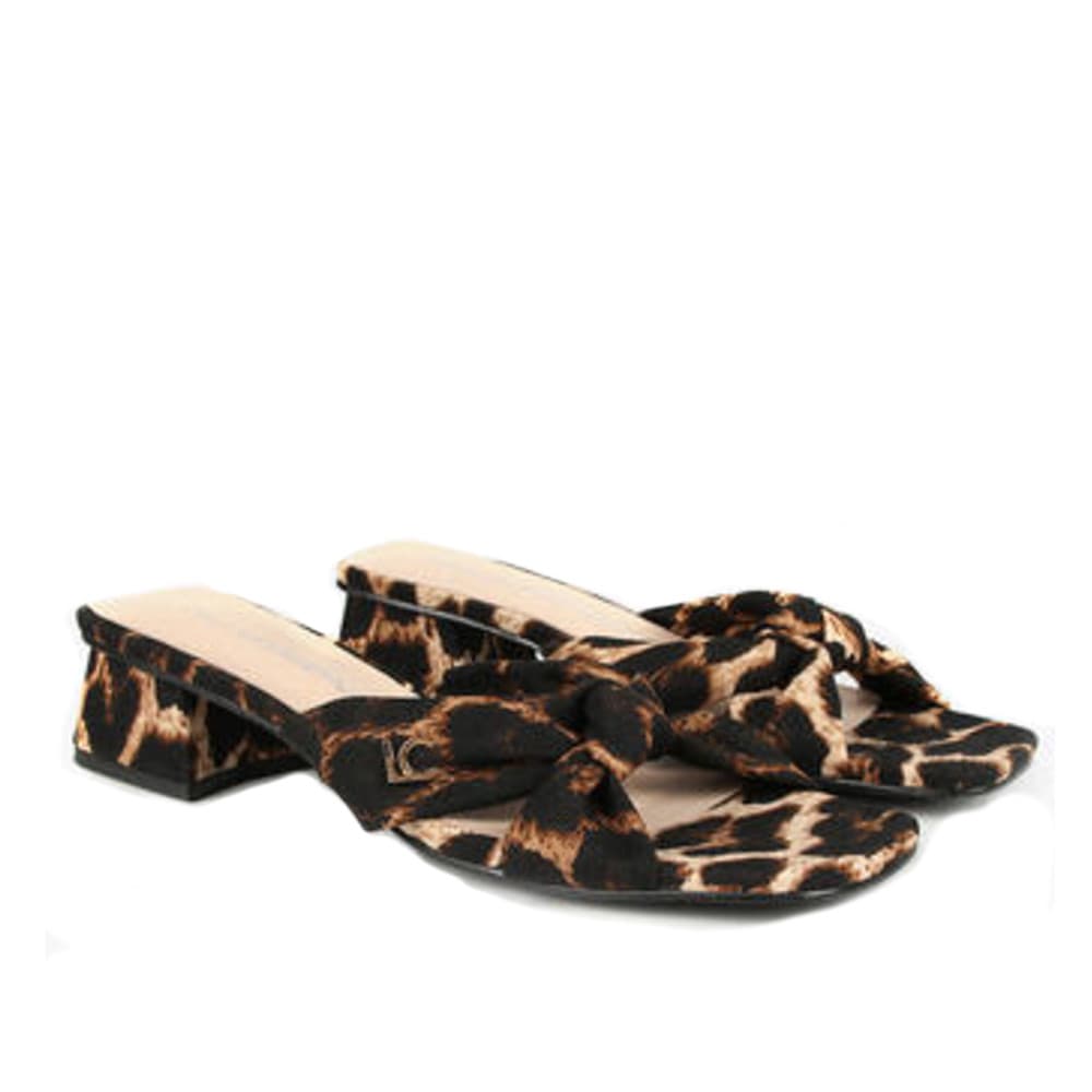 Sandaal met metalen knoop Bruin Sandaal met metalen knoop Bruin