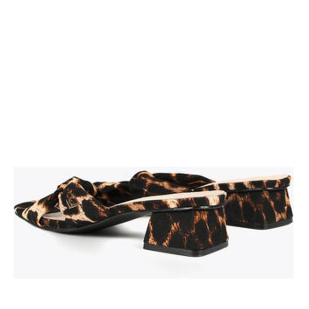 Sandaal met metalen knoop Bruin Sandaal met metalen knoop Bruin