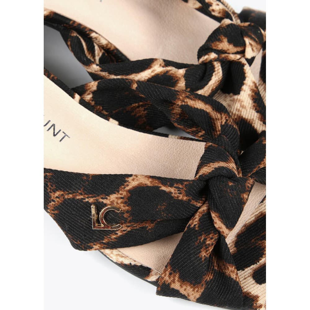 Sandaal met metalen knoop Bruin Sandaal met metalen knoop Bruin