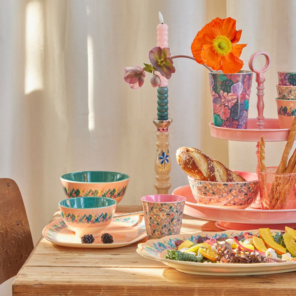 Painted Metal Etagere 2 Tier Roze Painted Metal Etagere 2 Tier Roze