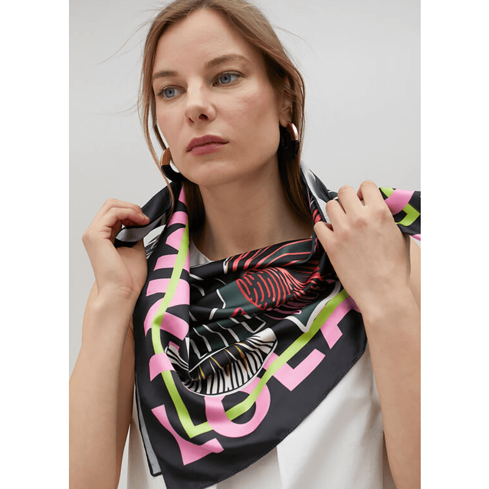 Satijnen sjaal met weelderige bladeren Multi Satijnen sjaal met weelderige bladeren Multi