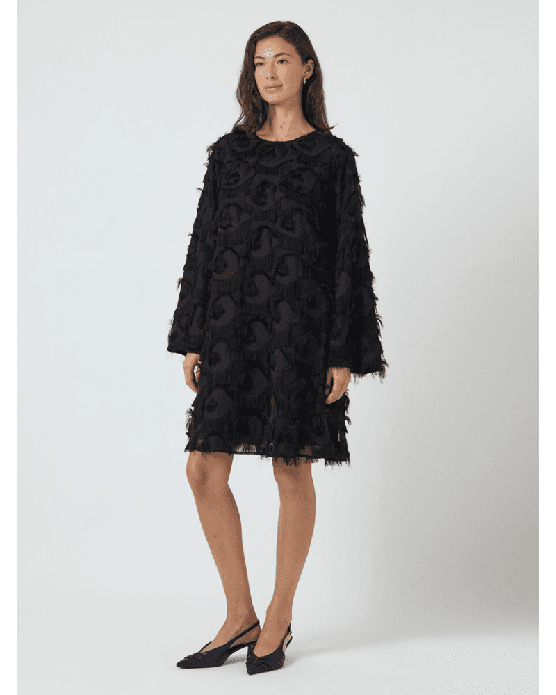 YASDIO LS SHORT DRESS Zwart 1 YASDIO LS SHORT DRESS Zwart 1