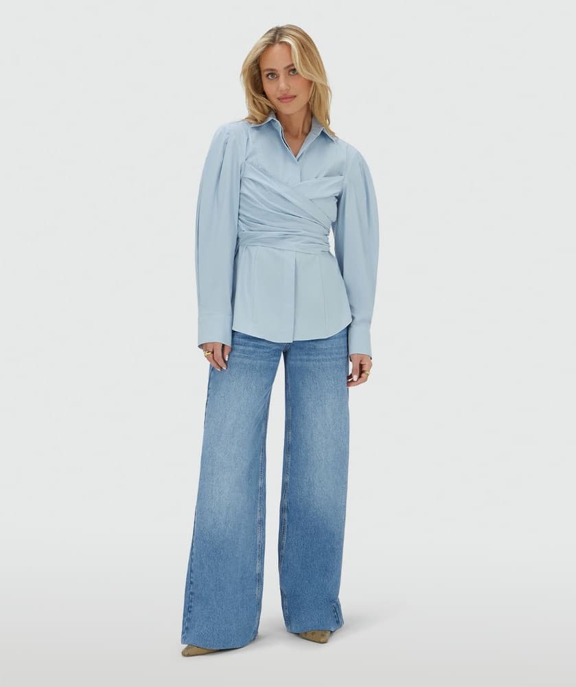 LUANN fitted blouse met strik detail Licht Blauw LUANN fitted blouse met strik detail Licht Blauw