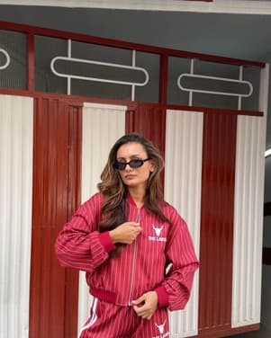 ladies knitted pinstripe cropped training jacket Rood
